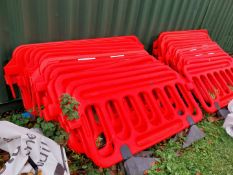 30 x plastic barriers