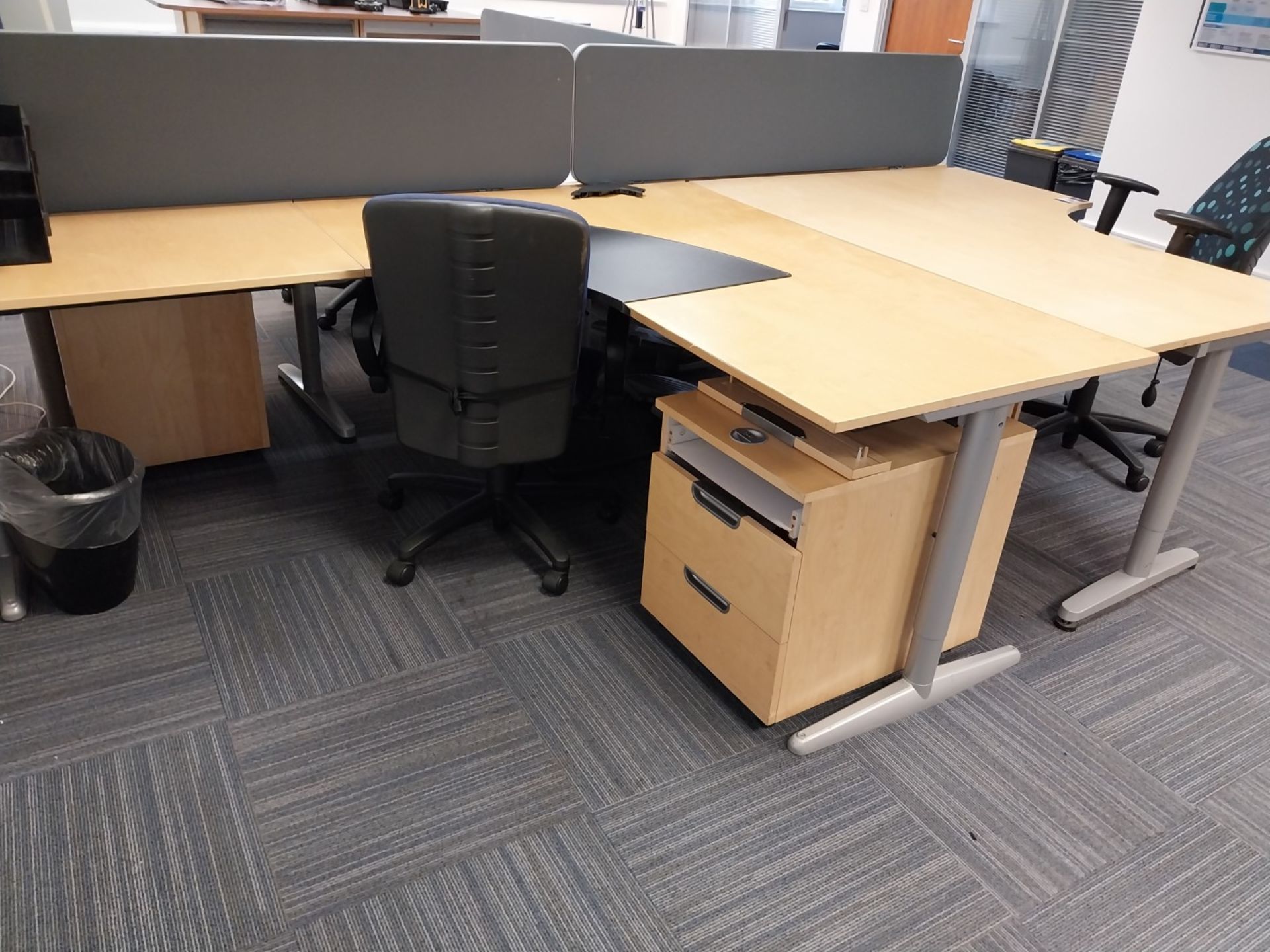 4 x curved office desks 1600mm(w) x 1200mm(d), 4 x - Image 4 of 4