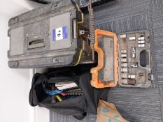 Box, holdall and socket set – Box and holdall cont