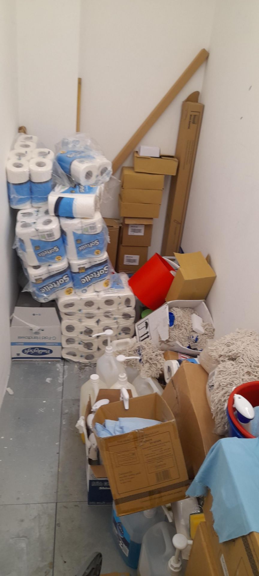 Quantity of toilet paper & cleaning consumables to room including hose, bucket & mop