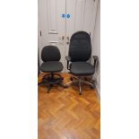 2x Black mobile office chairs