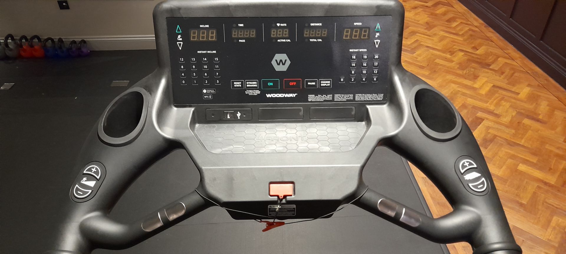 Woodway 4 front slatted belt commercial fitness treadmill Serial number 558100620 - Image 4 of 5