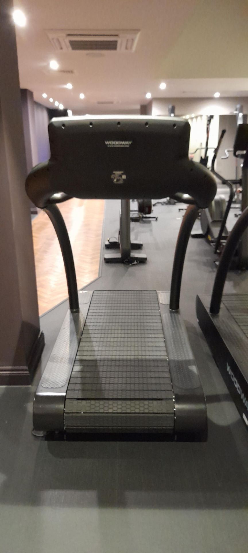 Woodway 4 front slatted belt commercial fitness treadmill Serial number 558100620 - Image 5 of 5