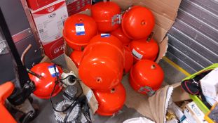 Approx. 12 used various expansion vessels to include Zilmet 130 Cal Pro & 3 x used motors