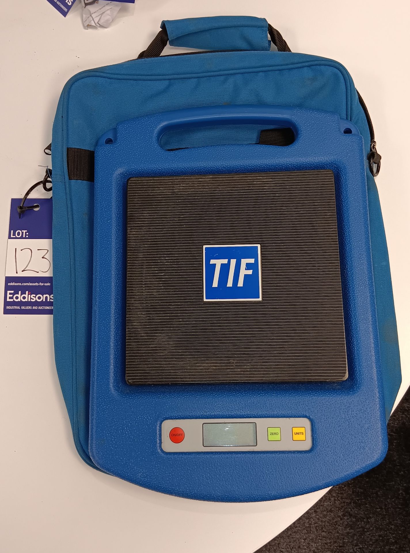 TIF 9030 Compact Refrigerant Scale, Serial number 041711000426