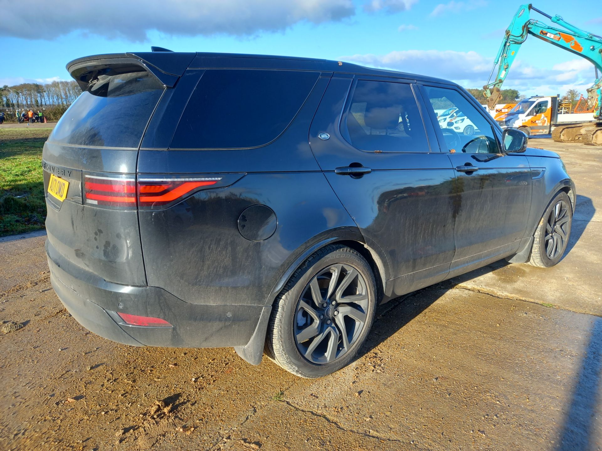 2021 Land Rover Commercial Discovery Model SED MHEV Auto with Bulk Head & Rear Seats. - Image 2 of 13