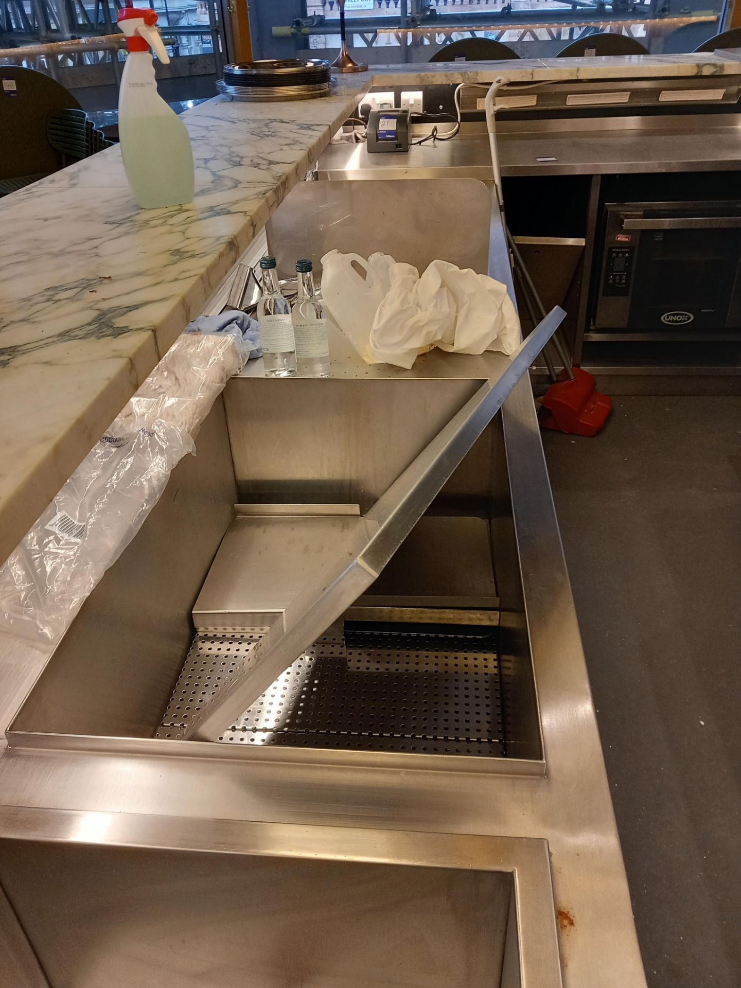 Stainless steel ‘L’ shaped bar unit approx. 8000mm - Image 8 of 21