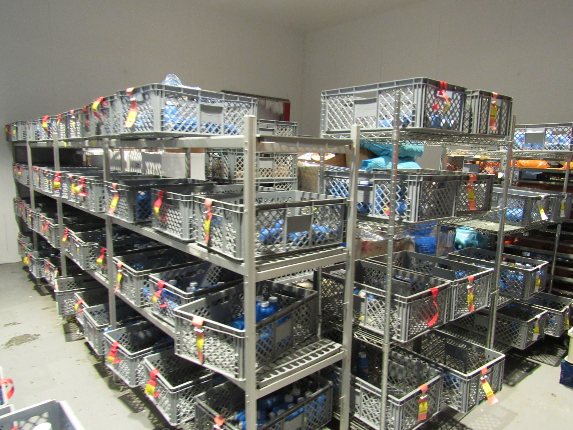 Large quantity of plastic baskets and shelving uni - Image 4 of 8