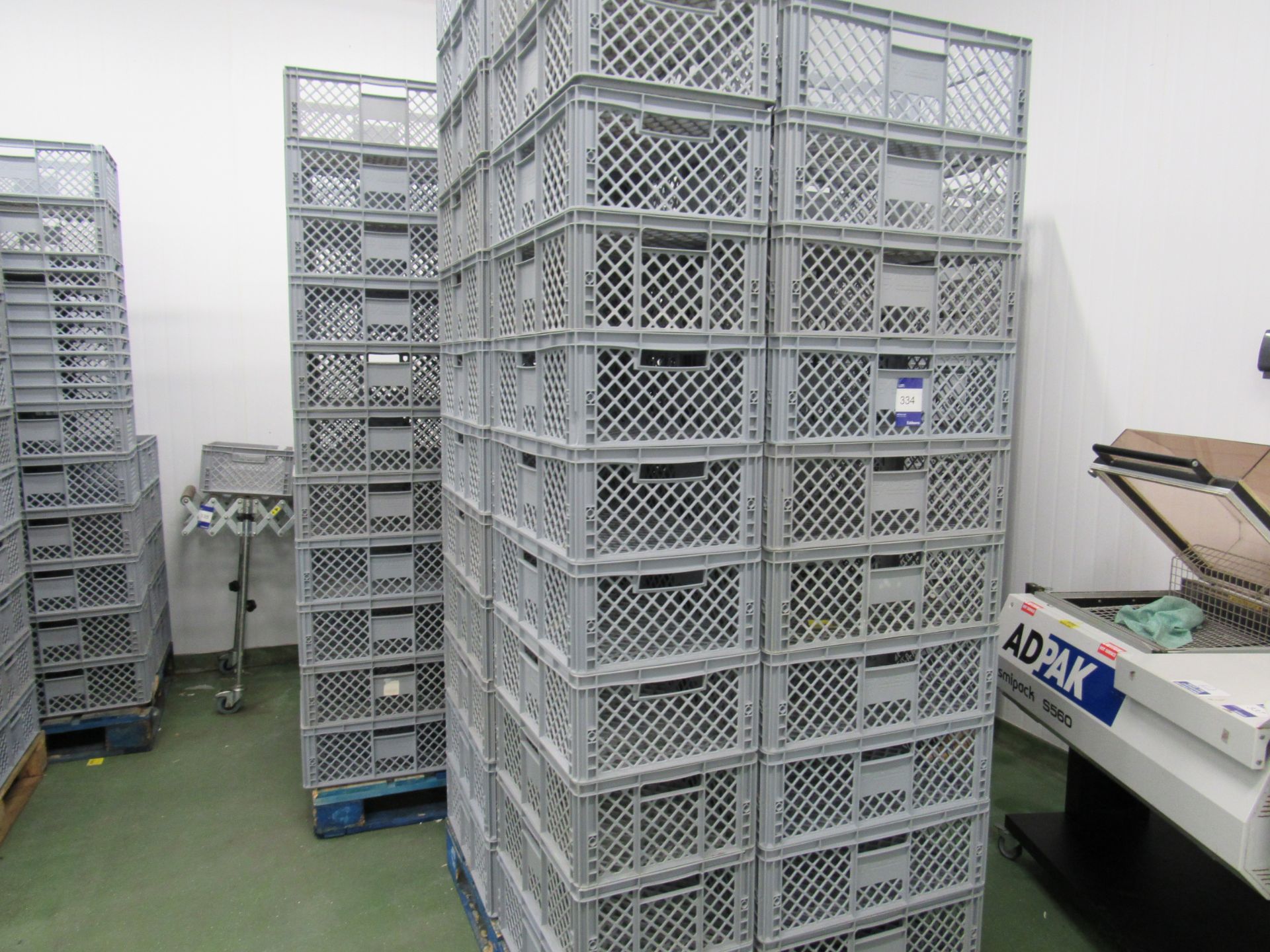 Large quantity of plastic Aver baskets to 3 pallet