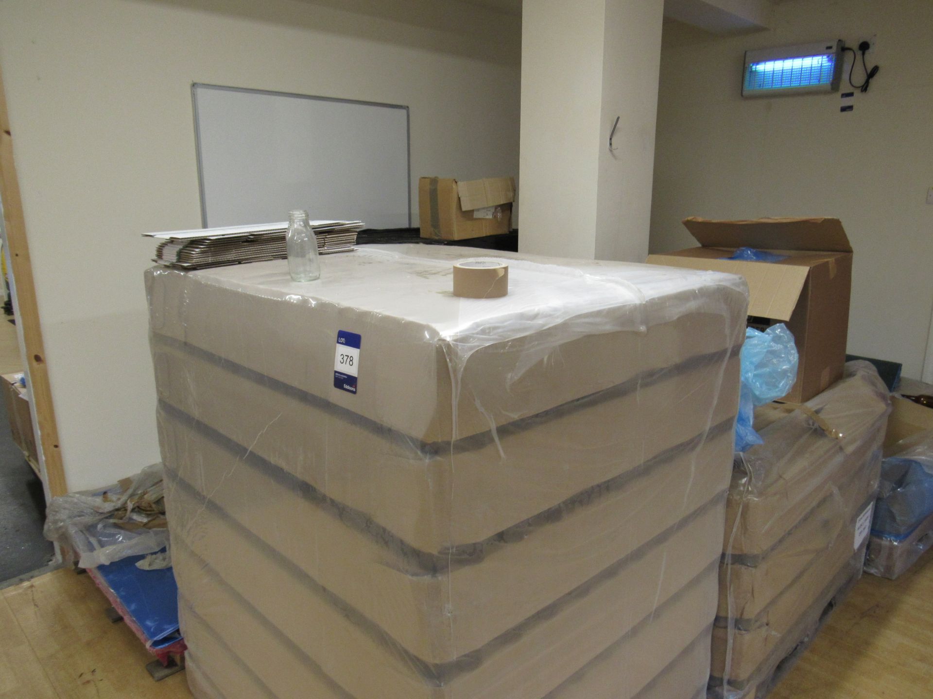 Quantity of packaging to 4 pallets including glass