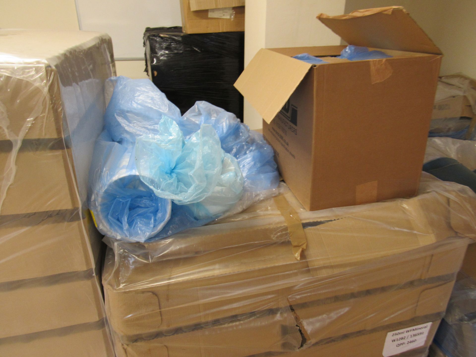 Quantity of packaging to 4 pallets including glass - Image 3 of 4