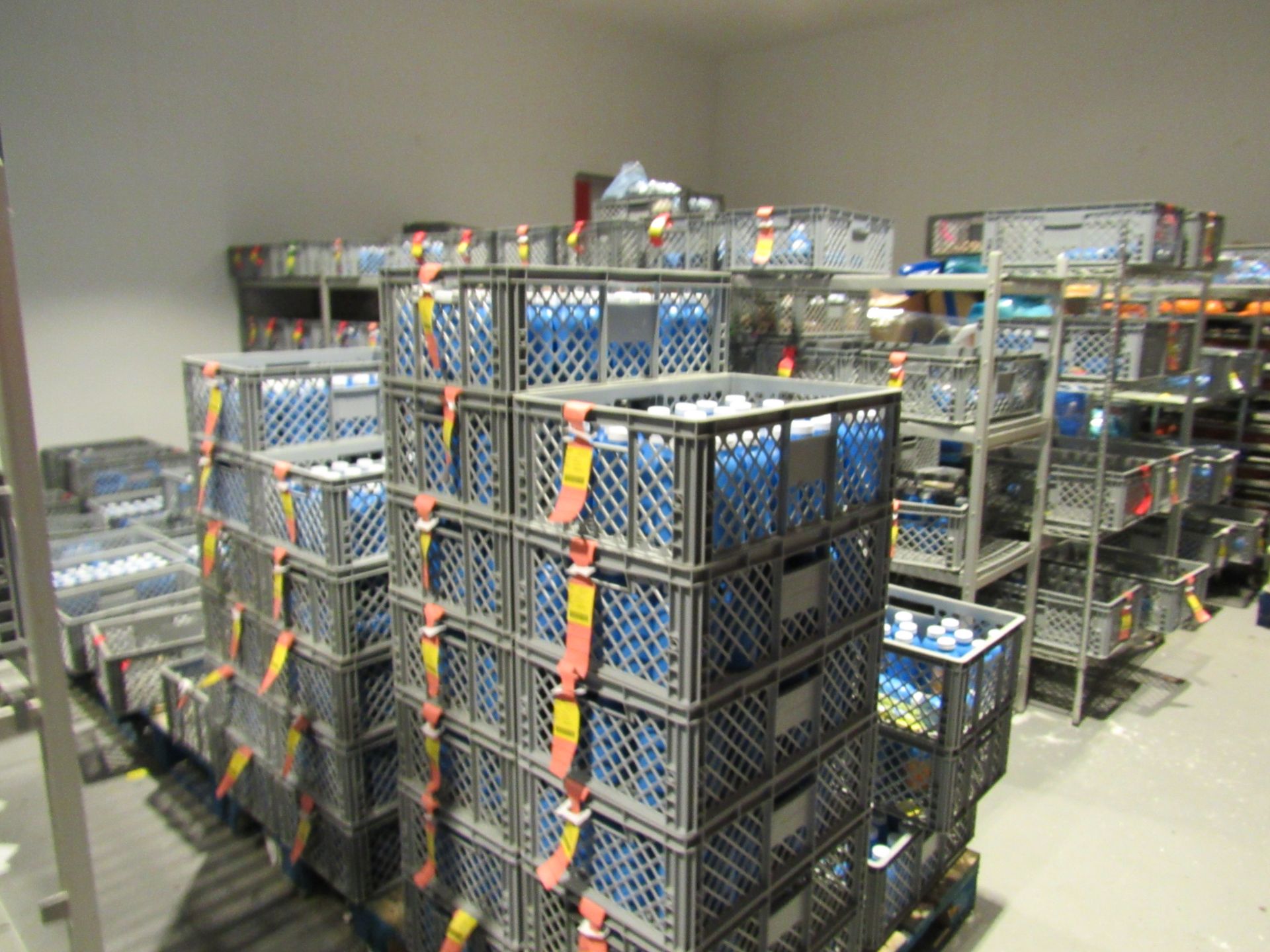 Large quantity of plastic baskets and shelving uni - Image 3 of 8