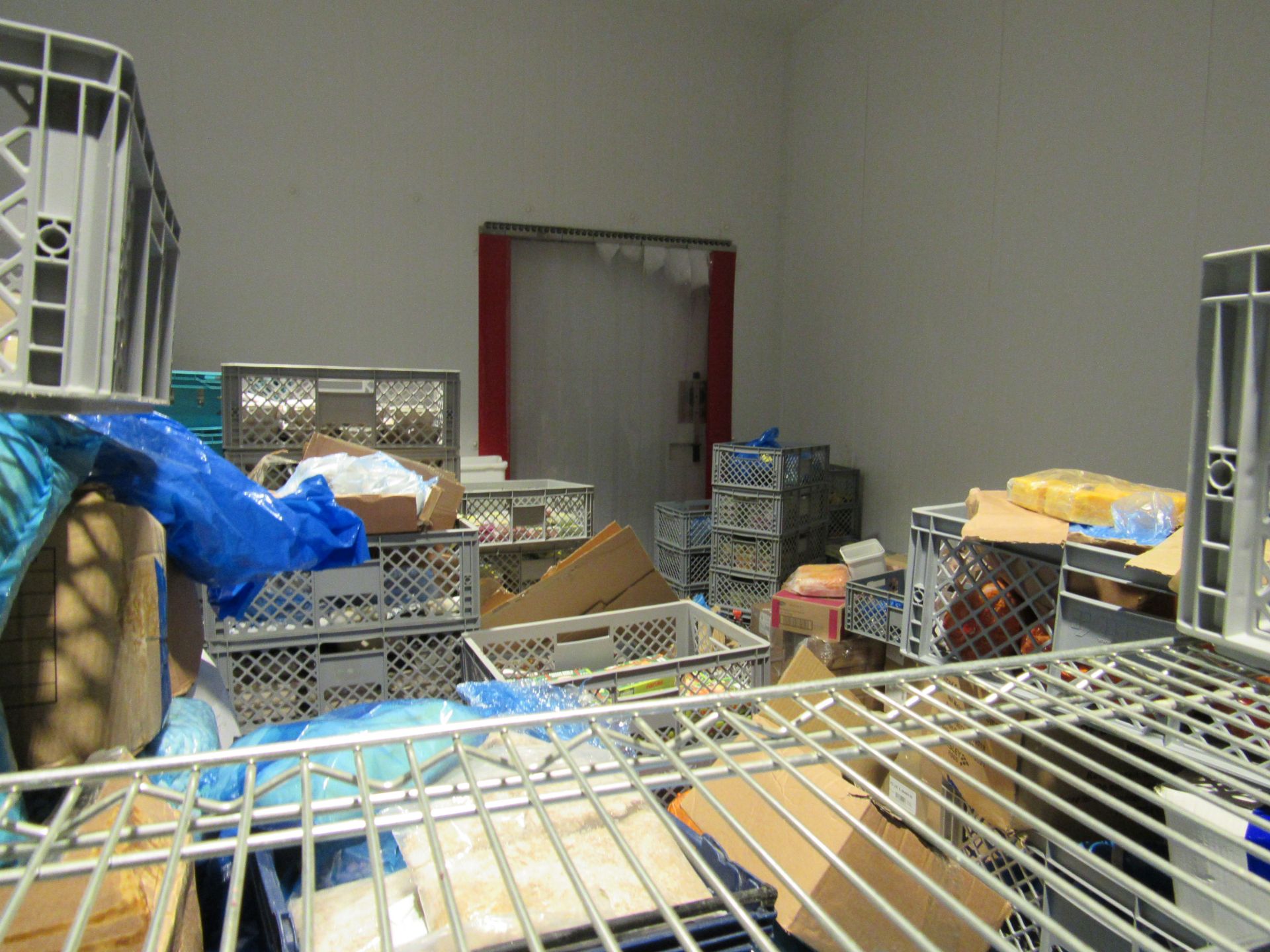 Large quantity of plastic baskets and shelving uni - Image 6 of 8