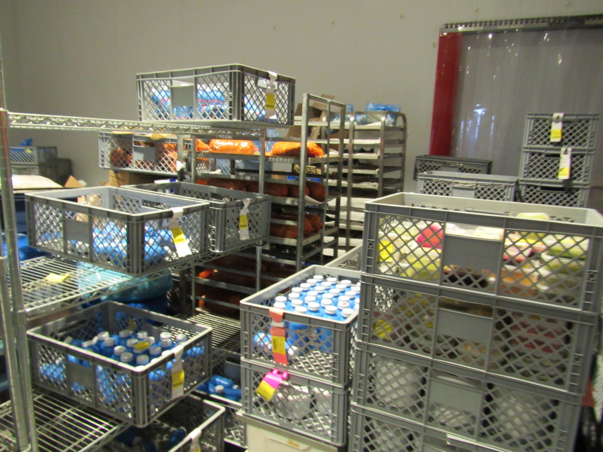 Large quantity of plastic baskets and shelving uni - Image 5 of 8