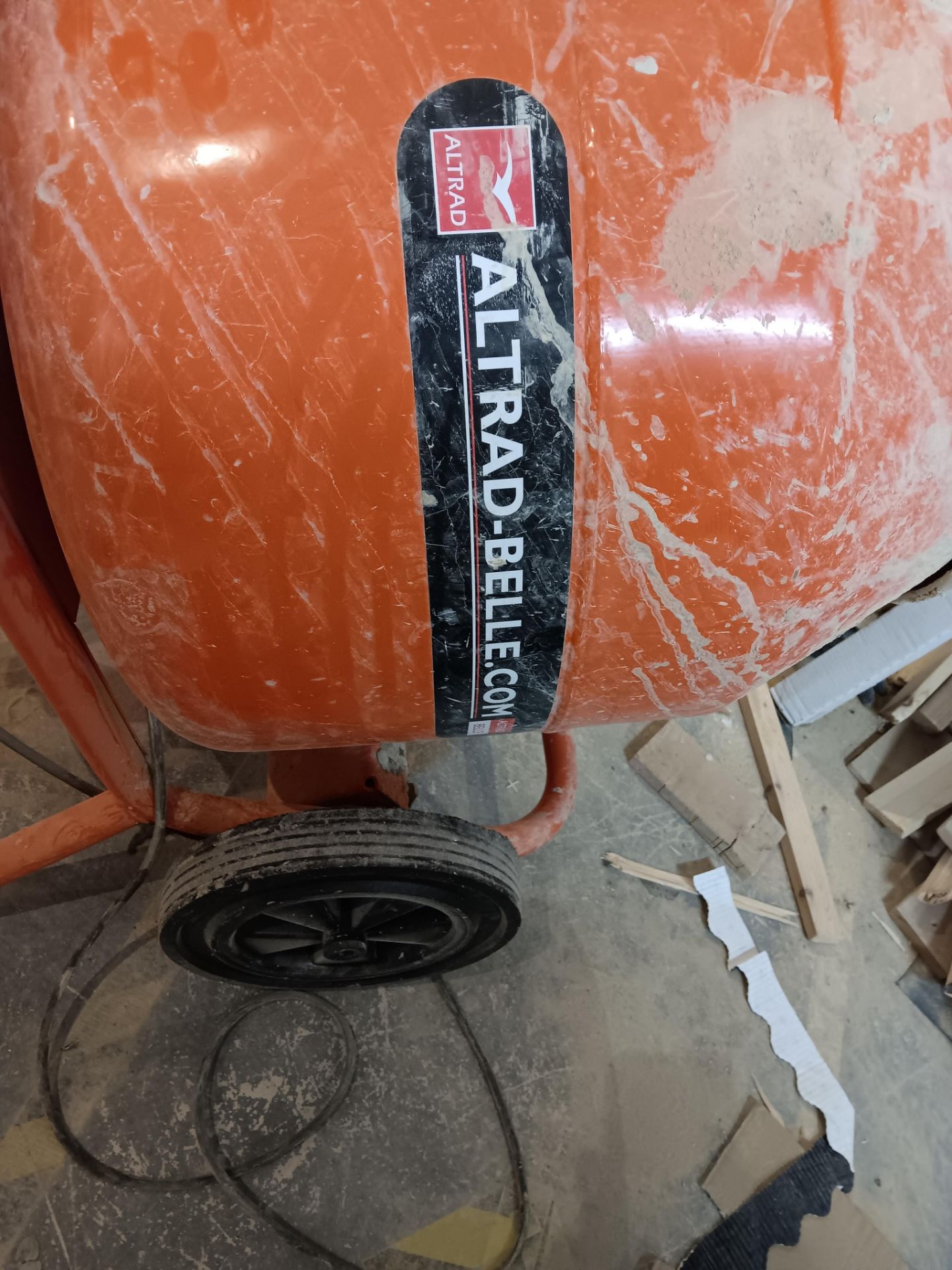 Altrad M12B mains powered cement mixer Serial number 952018M12B Year 2017 - Image 5 of 5