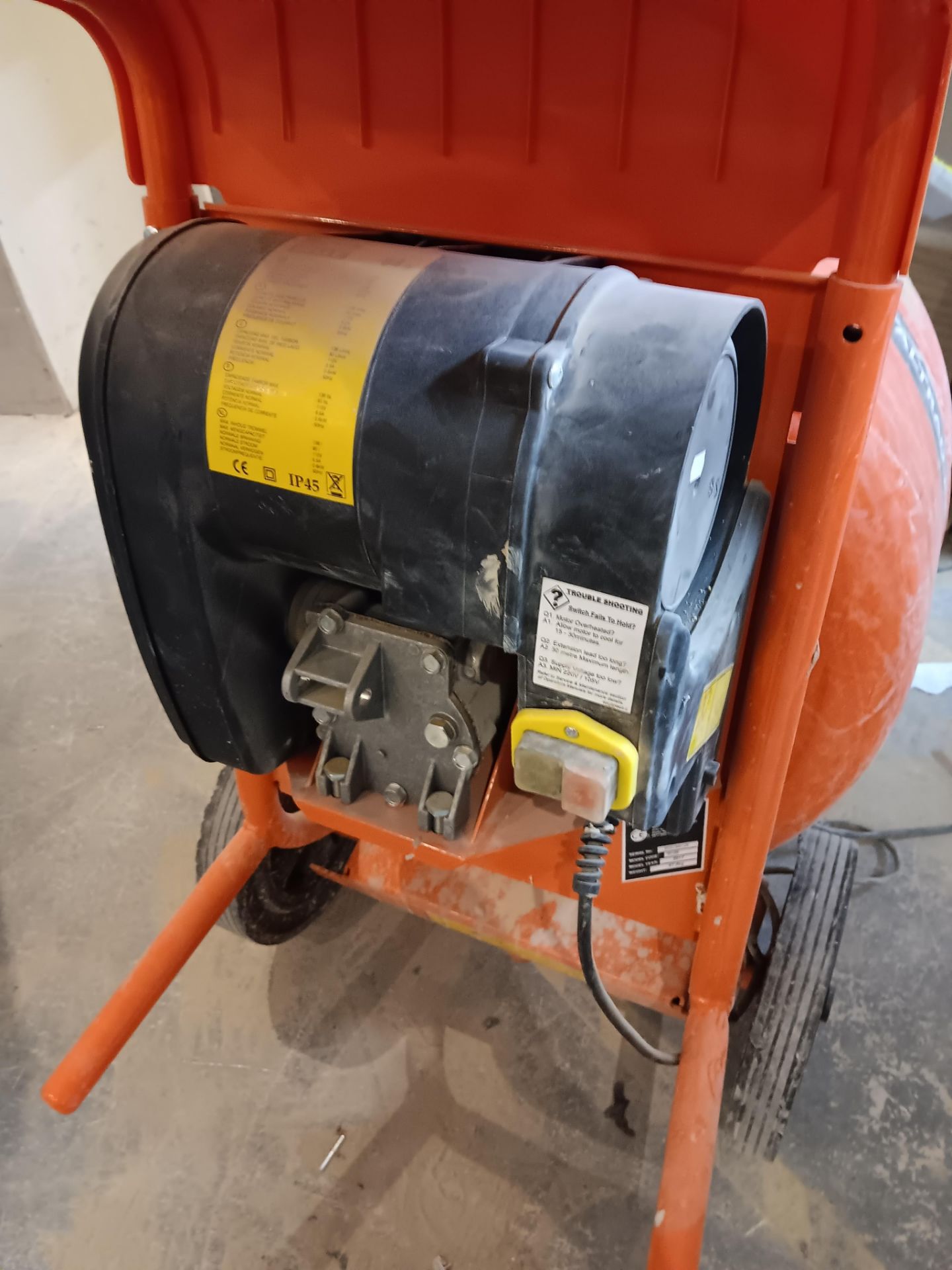 Altrad M12B mains powered cement mixer Serial number 952018M12B Year 2017 - Image 3 of 5