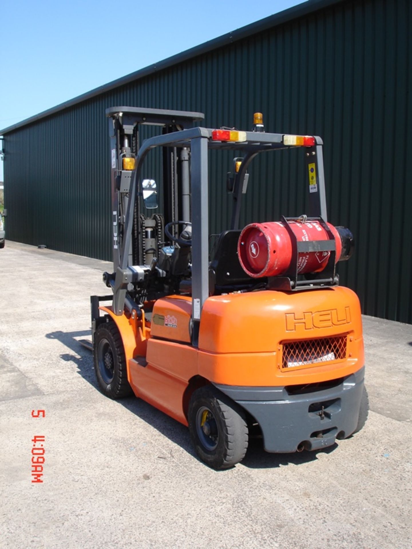 HELI 2 TON GAS FORKLIFT - Image 2 of 8