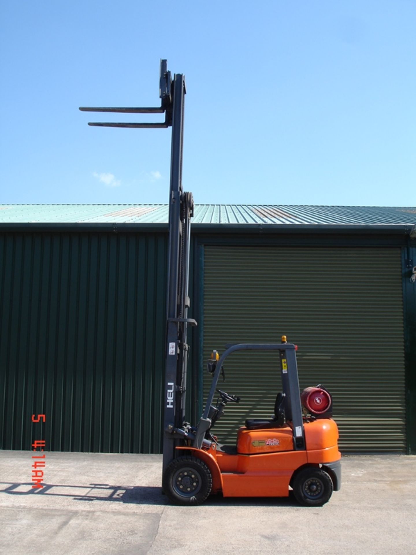 HELI 2 TON GAS FORKLIFT - Image 5 of 8