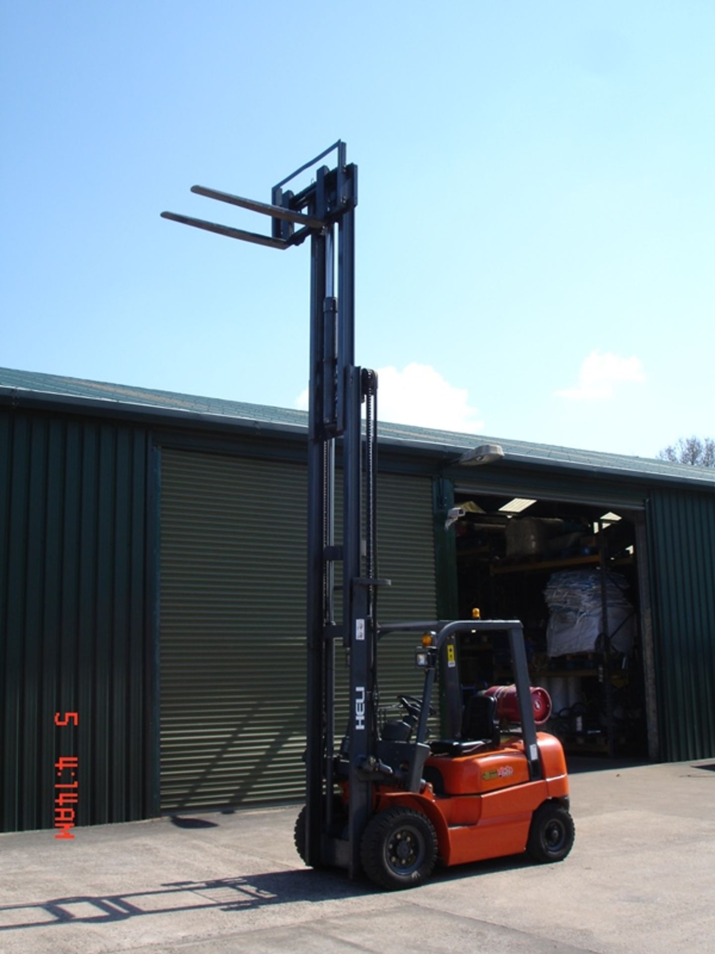 HELI 2 TON GAS FORKLIFT - Image 6 of 8
