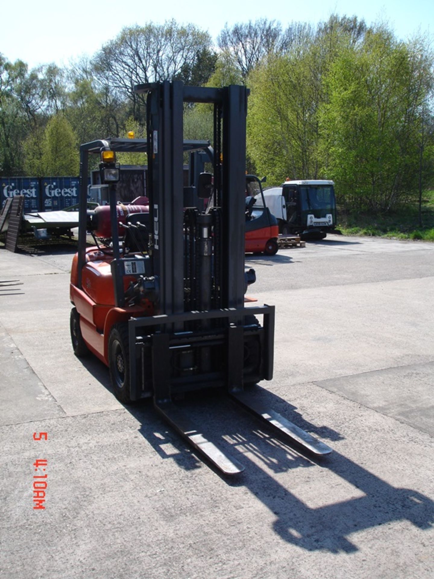 HELI 2 TON GAS FORKLIFT - Image 4 of 8