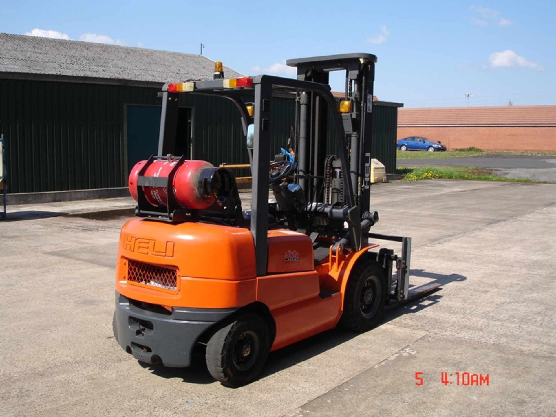 HELI 2 TON GAS FORKLIFT - Image 3 of 8