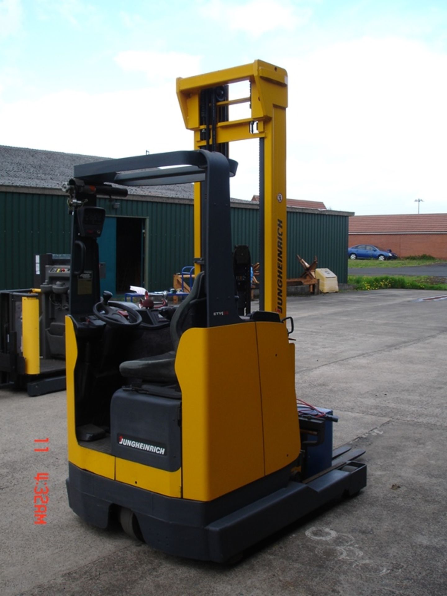 JUNGHEINRICH ELECTRIC REACH FORKLIFT TRUCK - Image 3 of 5