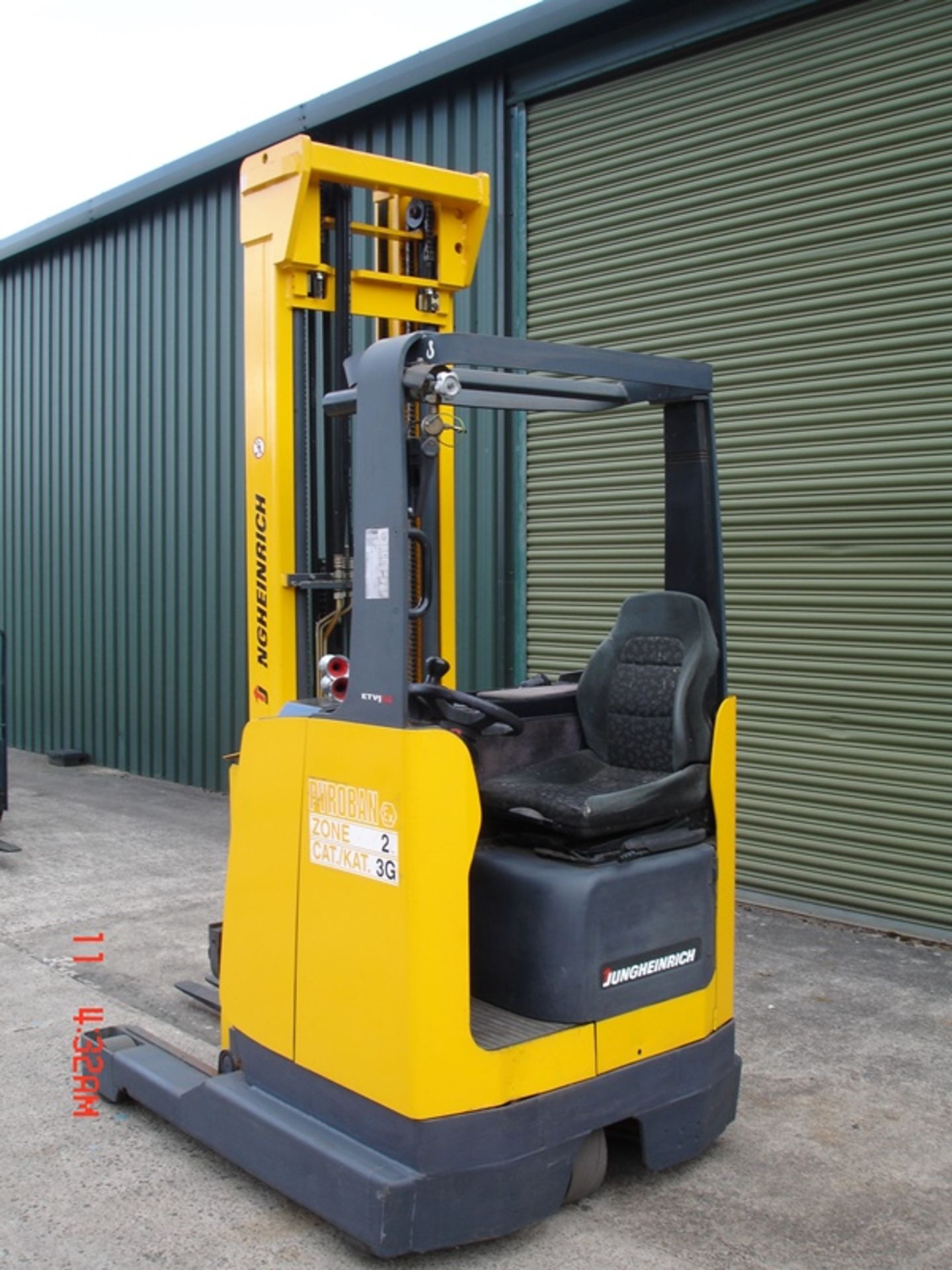 JUNGHEINRICH ELECTRIC REACH FORKLIFT TRUCK - Image 2 of 5