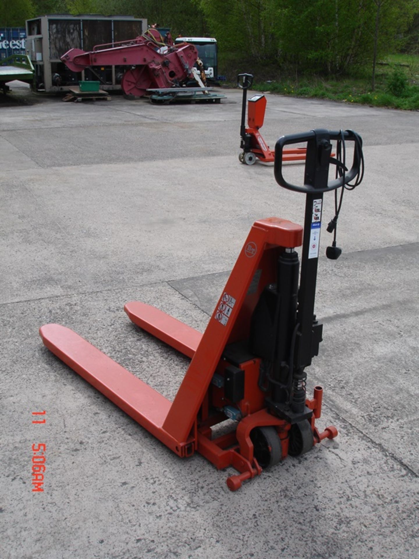 BT-TOYOTA ELECTRIC HIGH LIFT PALLET MOVER - Image 3 of 4