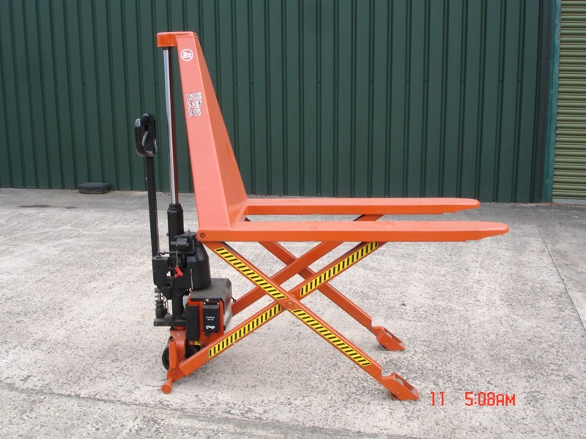 BT-TOYOTA ELECTRIC HIGH LIFT PALLET MOVER - Image 4 of 4