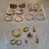 Various 9ct gold earrings some single 12.8g
