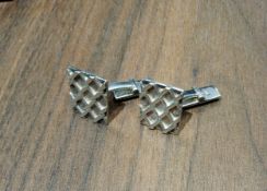 A pair of vintage silver gents cufflinks cast in relief with a mesh design 13.23g