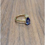 A contemporary 18ct gold ring, set with a pear shaped AAA Tanzanite, 10 x 6.5mm, approx 1.75ct & set