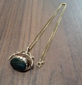A vintage 9ct gold swivel pendant set with oval cornelian, bloodstone & onyx stones, hallmarked on a