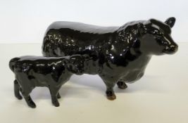 Beswick Aberdeen Angus bull, 'Approved by the Aberdeen Angus Society' and calf