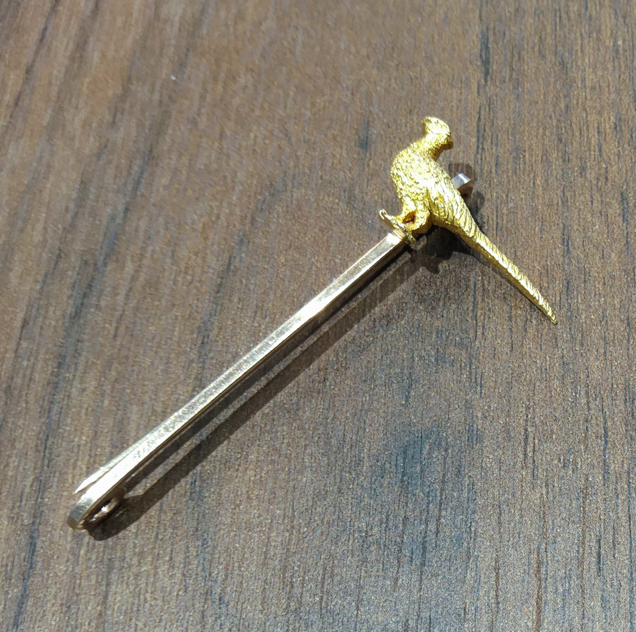 An Ewardian bar brooch mounted with a pheasant, stamped 9ct 4.5g