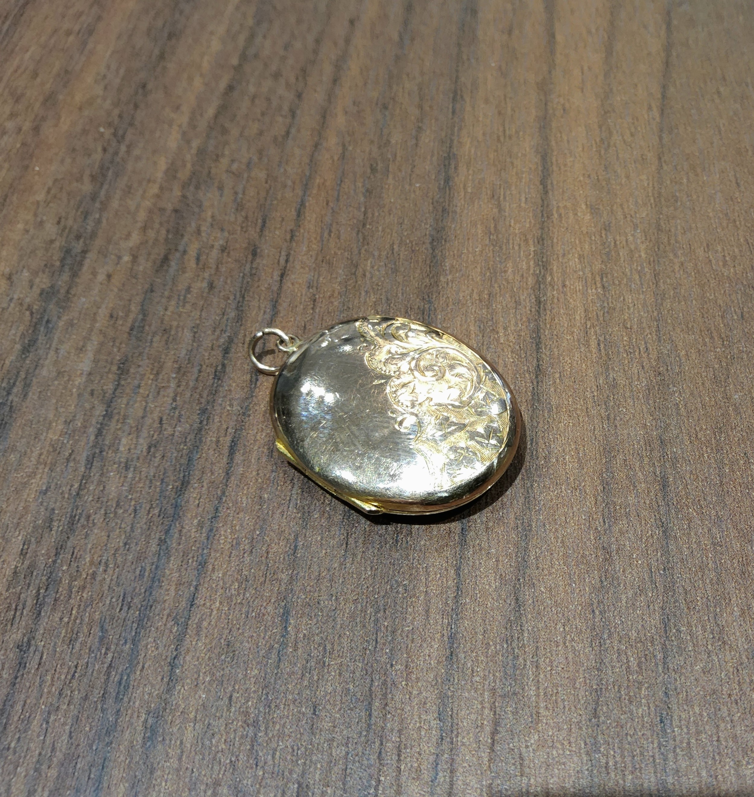 A gold locket, Birmingham, 1918 3.94g - Image 3 of 3