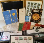 Philately & Numismatics - the original 1981 Royal Mint proof sovereign brochure, 1979 sovereign