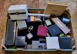 Various vintage and later jewellery boxes etc.