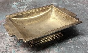 A silver Art Deco style rectangular pedestal trinket dish, 12.5 x 8.5 x 3.4cms; Walker & Hall,