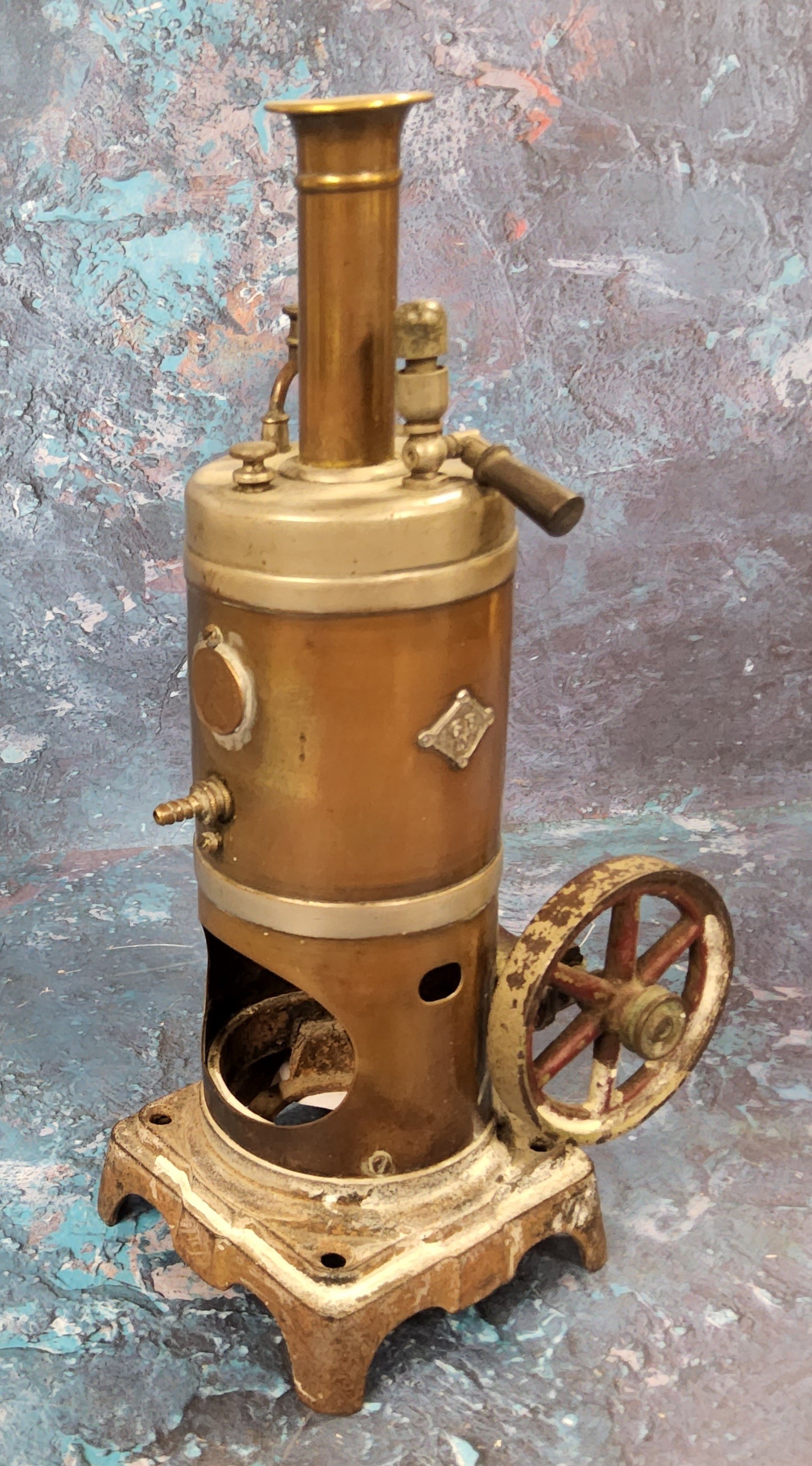 A Bing vertical static steam engine, mounted with a GBN lozenge (af)