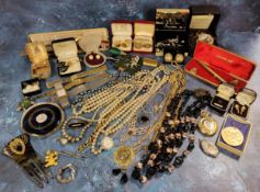 Bijouterie - vintage costume jewellery including stone set rings, necklaces & pendants, earrings,