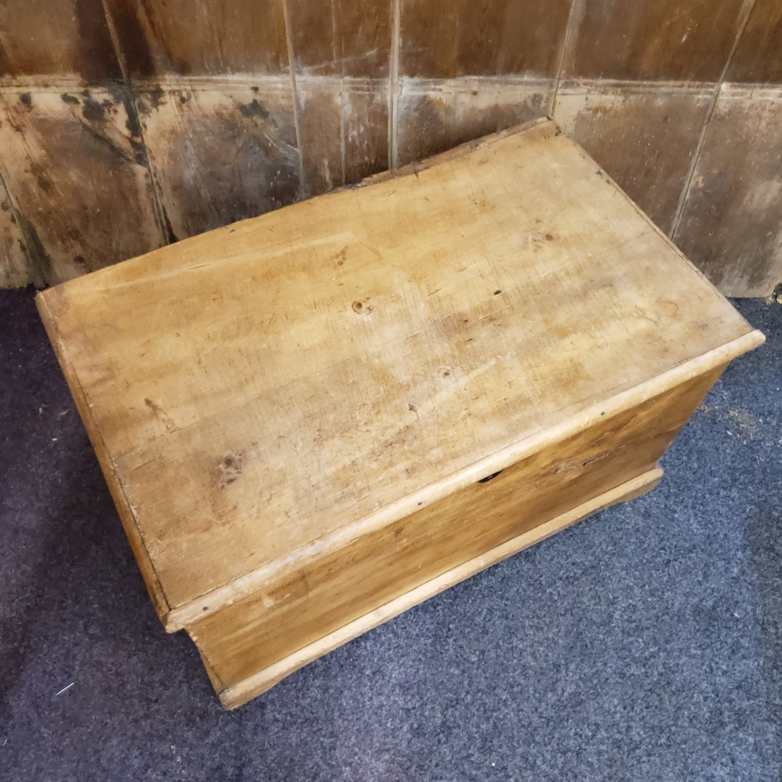 An early 20th century rectangular pine blanket box, 46cm high, 84cm wide - Image 6 of 6