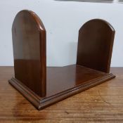 A late 19th century mahogany book stand, rectangular base, 38cm wide, c.1890
