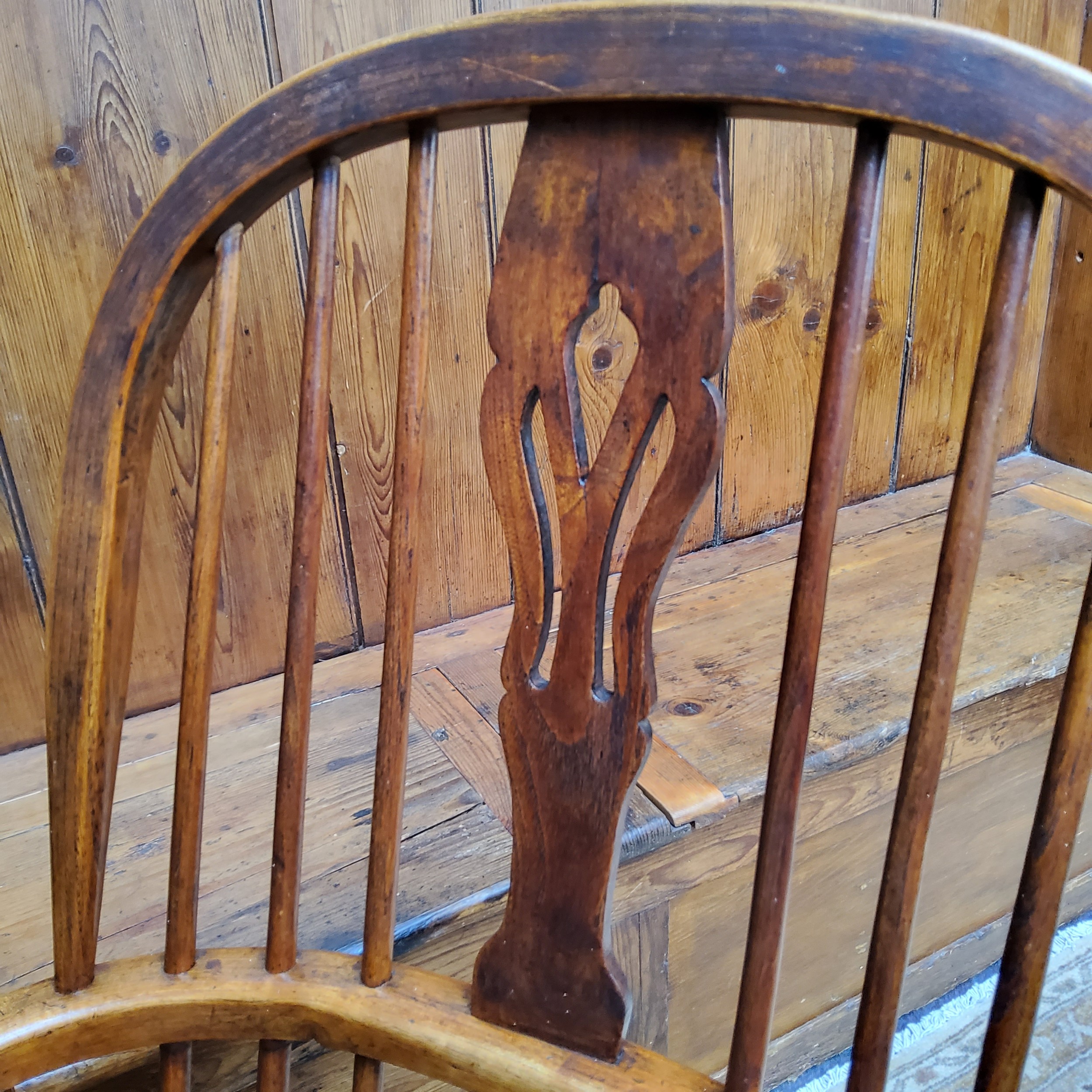 An early 19th century ash and elm Windsor chair with crinoline stretcher c.1820 - Image 2 of 2