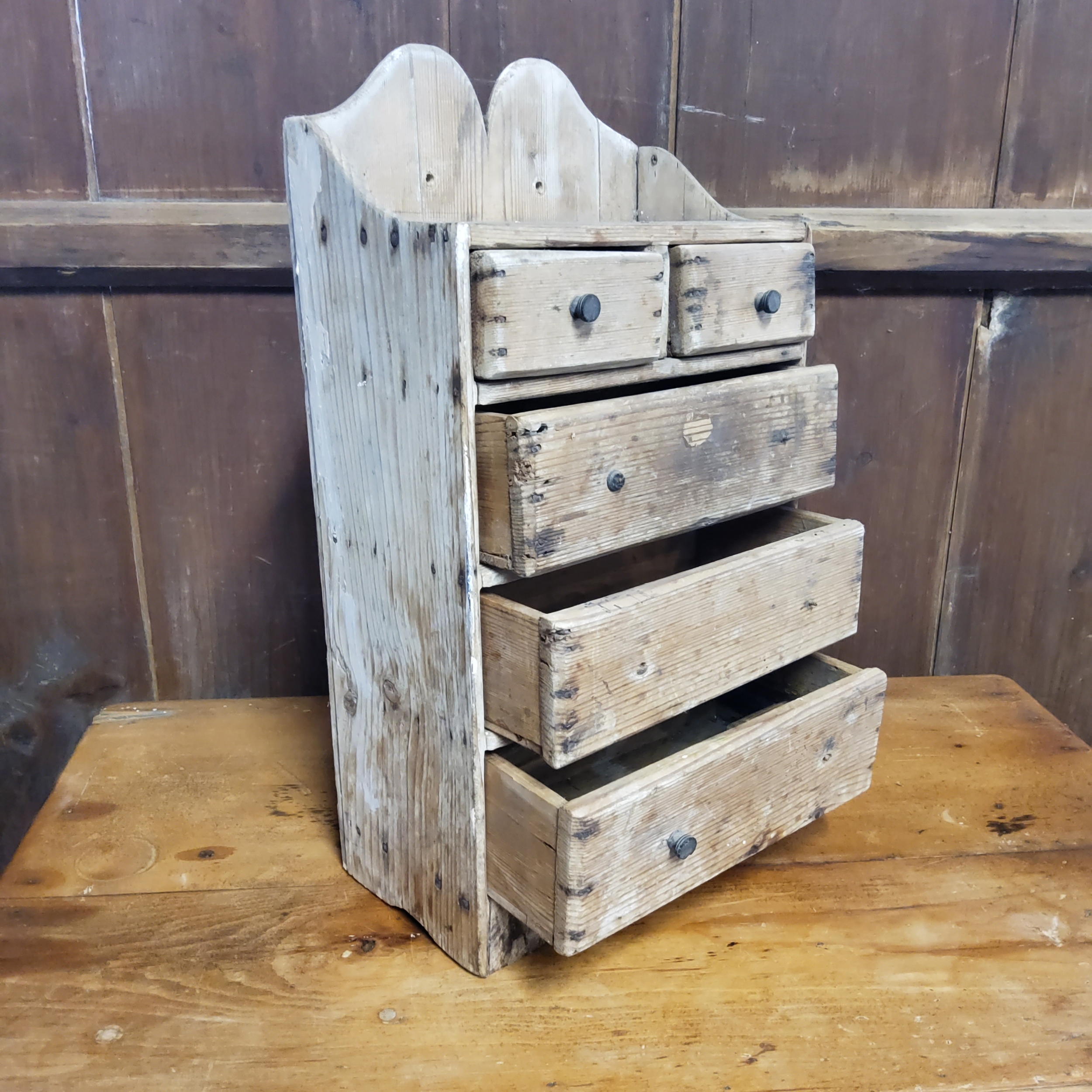 A rustic 19th century farmhouse pine spice rack of two above three drawers c.1880 - Image 3 of 3