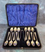 An Edwardian cased set of twelve silver teaspoons & sugar nips, Hammond, Creake & Co, Sheffield 1906