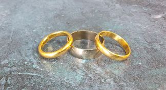 Two high carat wedding bands, unmarked, tested as gold 8.9g gross weight