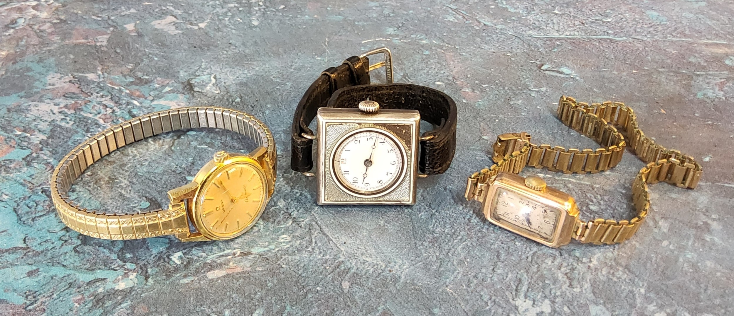 A 9ct gold lady's wristwatch, Swiss 15 jewel movement, rectangulr silvered dial, Arabic numerals,