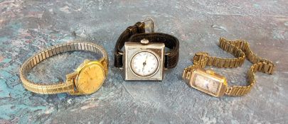 A 9ct gold lady's wristwatch, Swiss 15 jewel movement, rectangulr silvered dial, Arabic numerals,