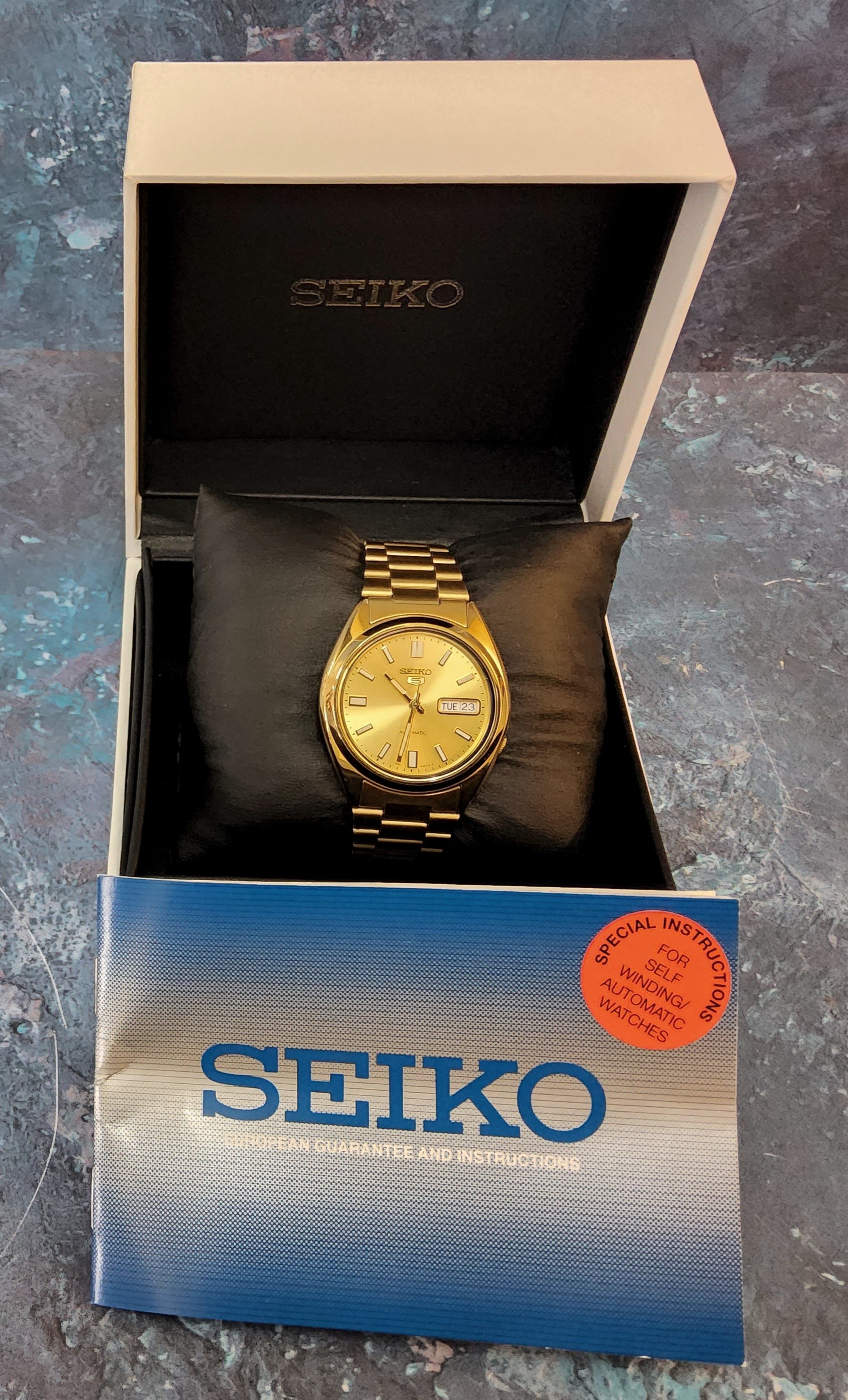 A Seiko 5 Automatic, 7526-0480 gold plated gentlemans watch, gold dial, white luminous baton markers
